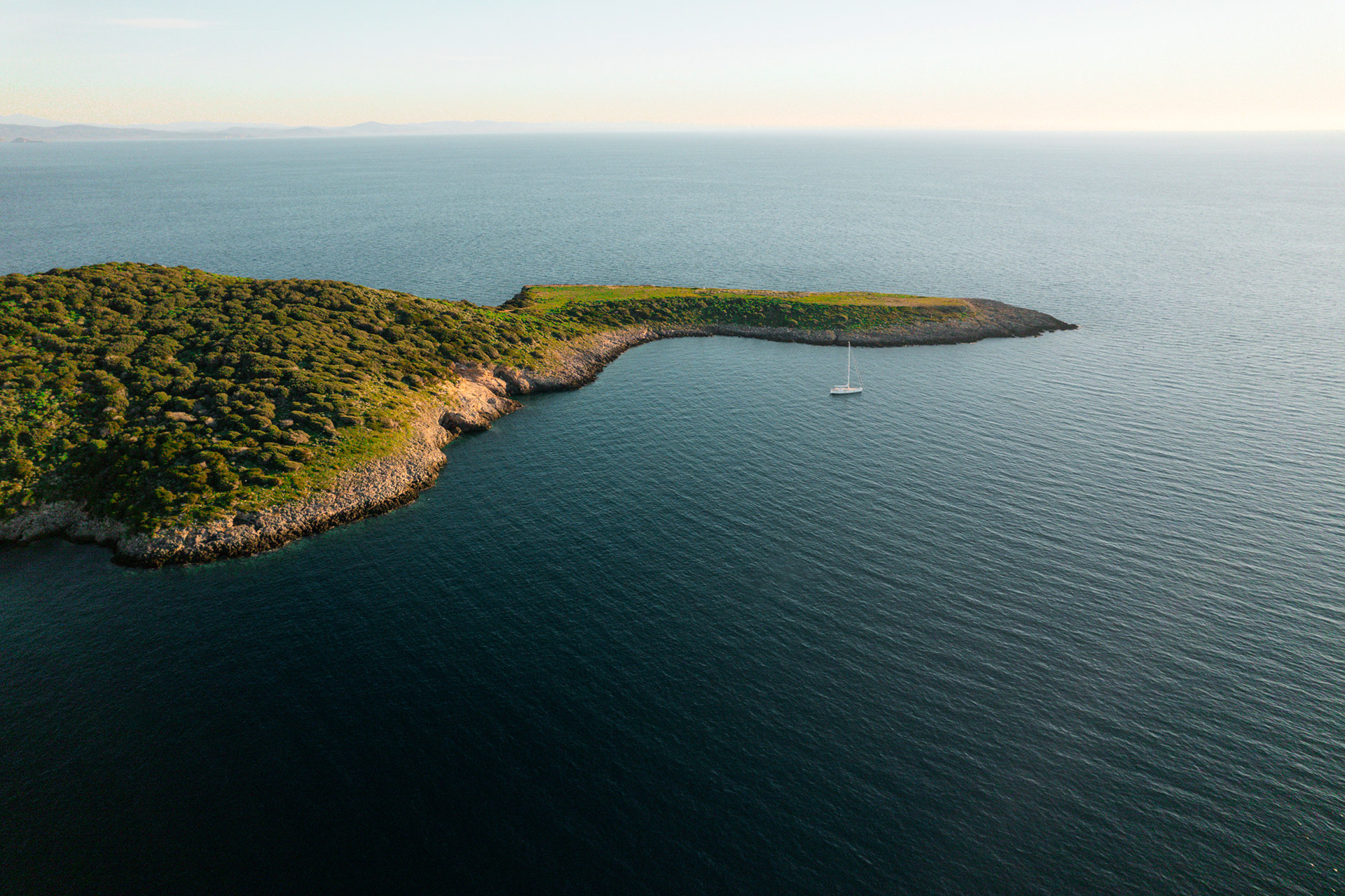 barca a vela arcipelago toscano